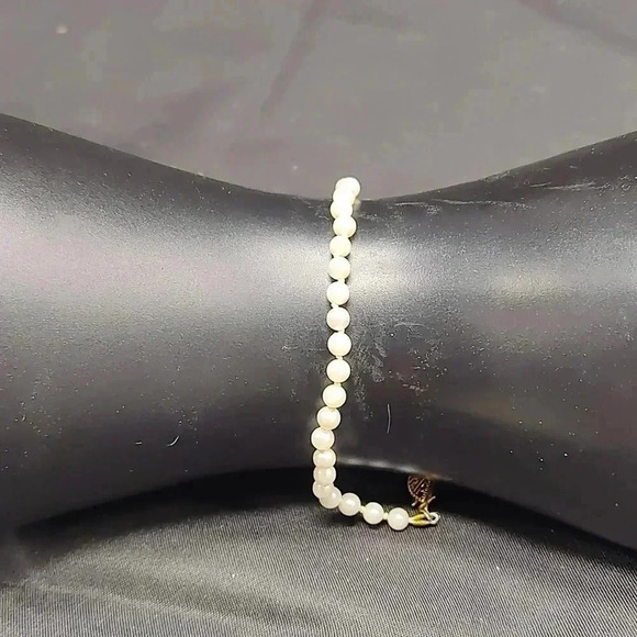 3 mm cultured pearl bracelet 14 karat gold clasp - Picture 1 of 3